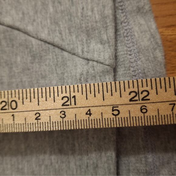 Athleta Gray Long Sleeve Top with Thumb Holes - Large - Picture 6 of 7